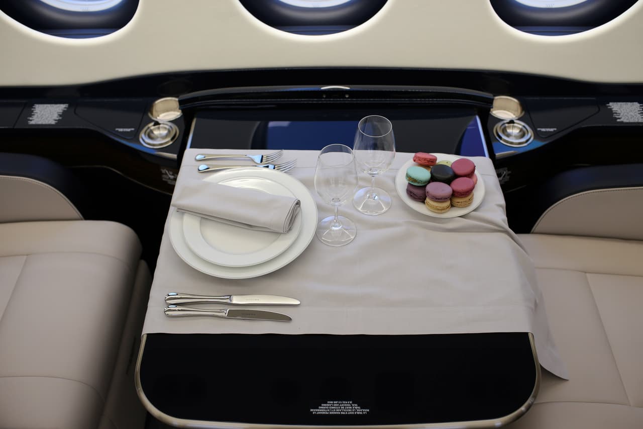 Las razones, según el pastor Duplantis, para no viajar en líneas aéreas comerciales son aún más polémicas que sus ambiciones. Según sus propias declaraciones, necesita no solo uno, sino cuatro jets privados porque los otros aviones están llenos de "demonios" que interfieren en sus viajes de evangelización.