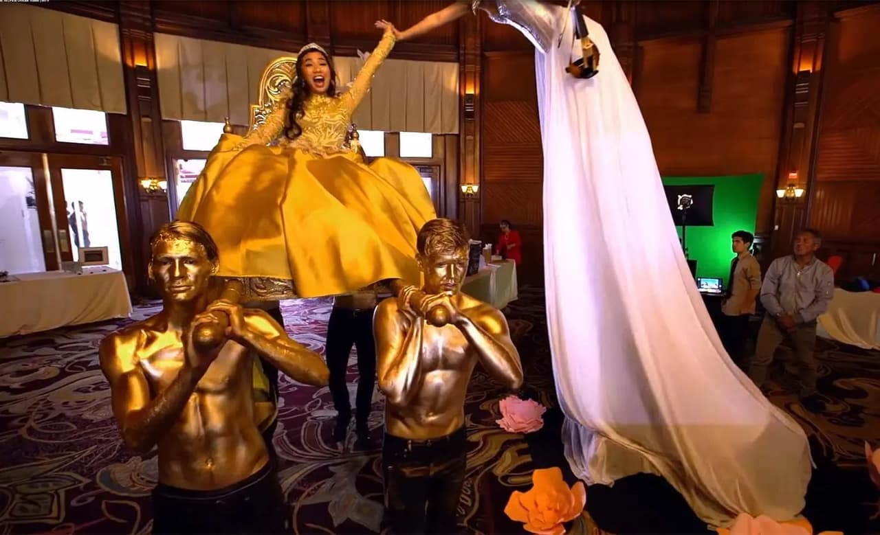 Desde desfiles, hasta conciertos con cantantes famosos, es lo que podíamos ver en los episodios; adicional a todos los problemas que debían enfrentar los adolescentes en su día especial.