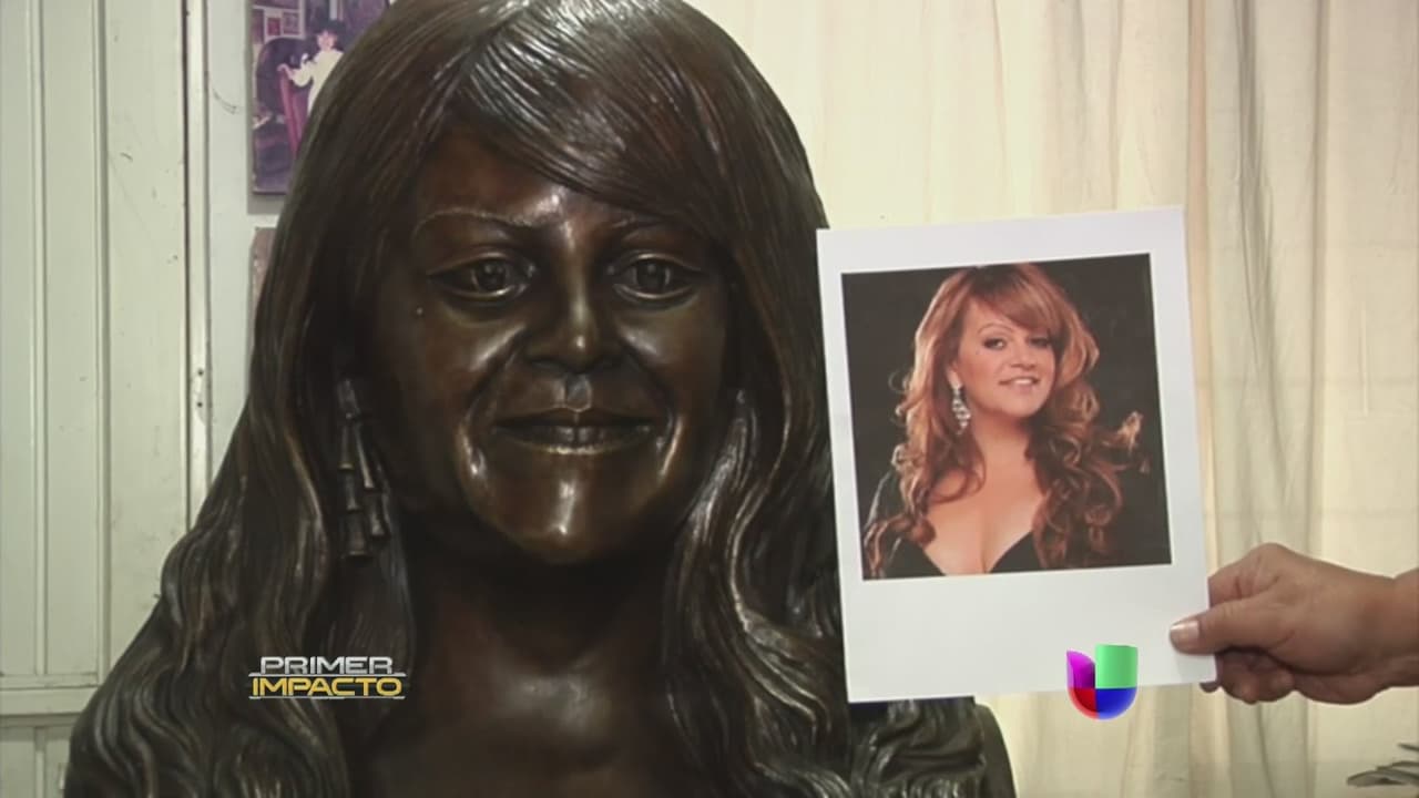 Sin embargo la escultura no gustó a muchas personas e incluso, la placa que se colocó debajo del busto tiene algunas faltas de ortografía como la palabra oriunda, que está escrita con H.