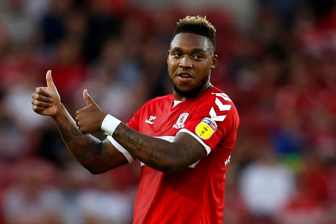 <b>Britt Assombalonga</b>
<br>Jugador delantero originario del Congo. Actualmente juega para el Middlesbrough de la EFL Championship, también juega para el selectivo de su país.