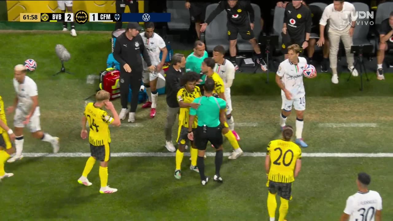 ¡Se calientan los ánimos en la banca! Niko Kovac se quería meter a la cancha