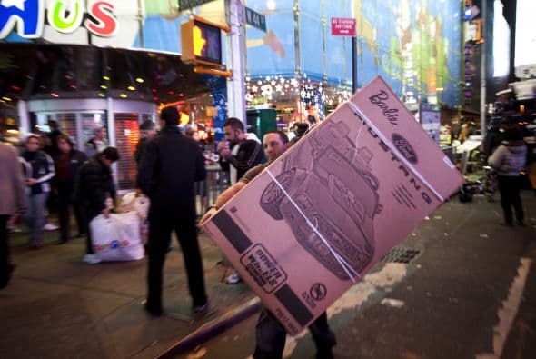 Como cada Viernes Negro las tiendas se llenaron de miles de personas con una sola intención: comprar a los mejores precios. Sin embargo, no todo fue color de rosa para los compradores ya que también hubo algunos accidentes violentos.