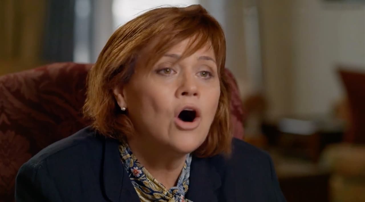 Samantha Markle dijo que su media hermana estaba "desplegando la 
<b><a href="https://www.univision.com/famosos/hermanastra-de-meghan-markle-llama-ridiculo-su-testimonio-de-que-no-se-encuentra-bien-por-el-escrutinio-publico-fotos" target="_blank">táctica de dividir y conquistar</a></b>" y agregó que "debería haberse quedado dentro del palacio por el bien de Harry".
<br>