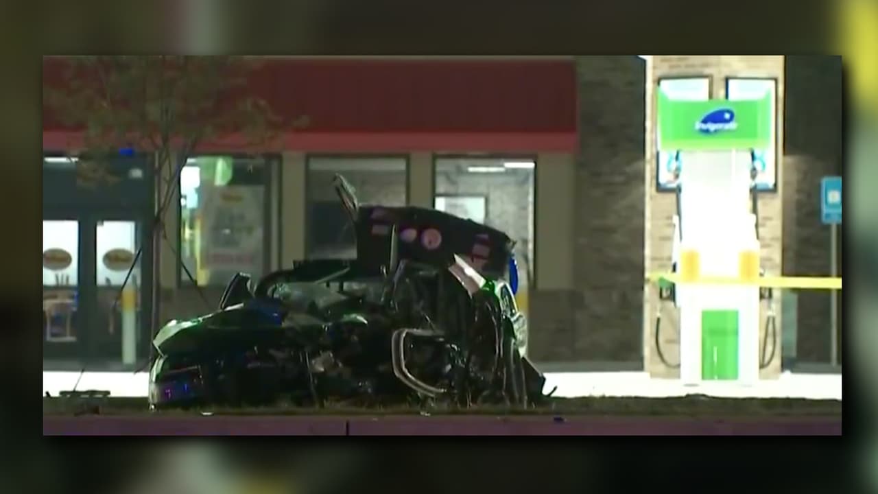 Un oficial de Policía de Smyrna murió mientras estaba en servicio cuando su vehículo de patrulla chocó con un Chevy Tahoe en South Cobb Drive cerca de The Perimeter, confirmó el departamento de Policía.