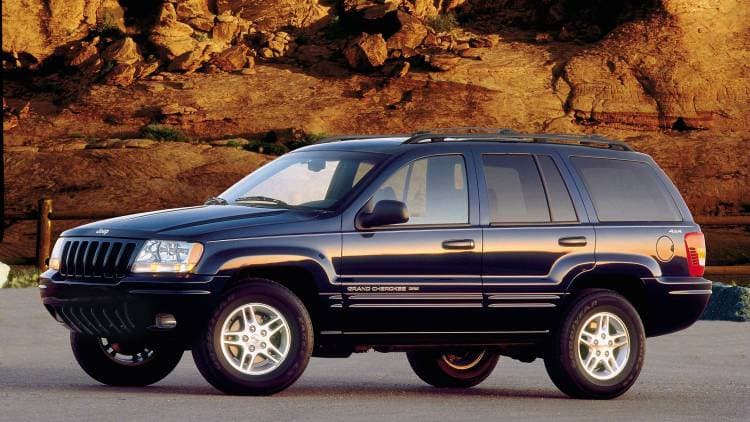 <b>10. <u>Jeep Grand Cherokee 2000</u>.</b>
<br>Un total de 9,245 Jeep Grand Cherokees fueron robadas el año pasado. El modelo más popular de todos fue el fabricado en el 2000. Esta es la segunda generación del Grand Cherokee y fue construida entre los años 1999 y 2004.
<br>