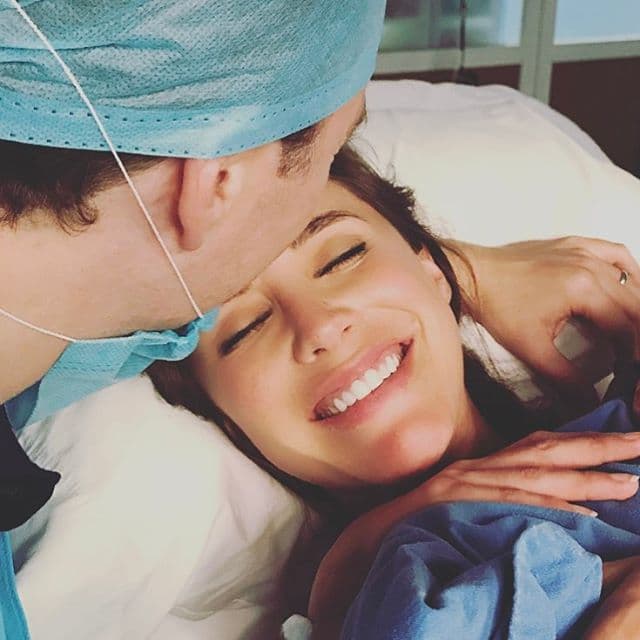 Anahí mostró al mundo esta imagen en donde vemos que la llegada de su hijo es lo mejor que le ha pasado.