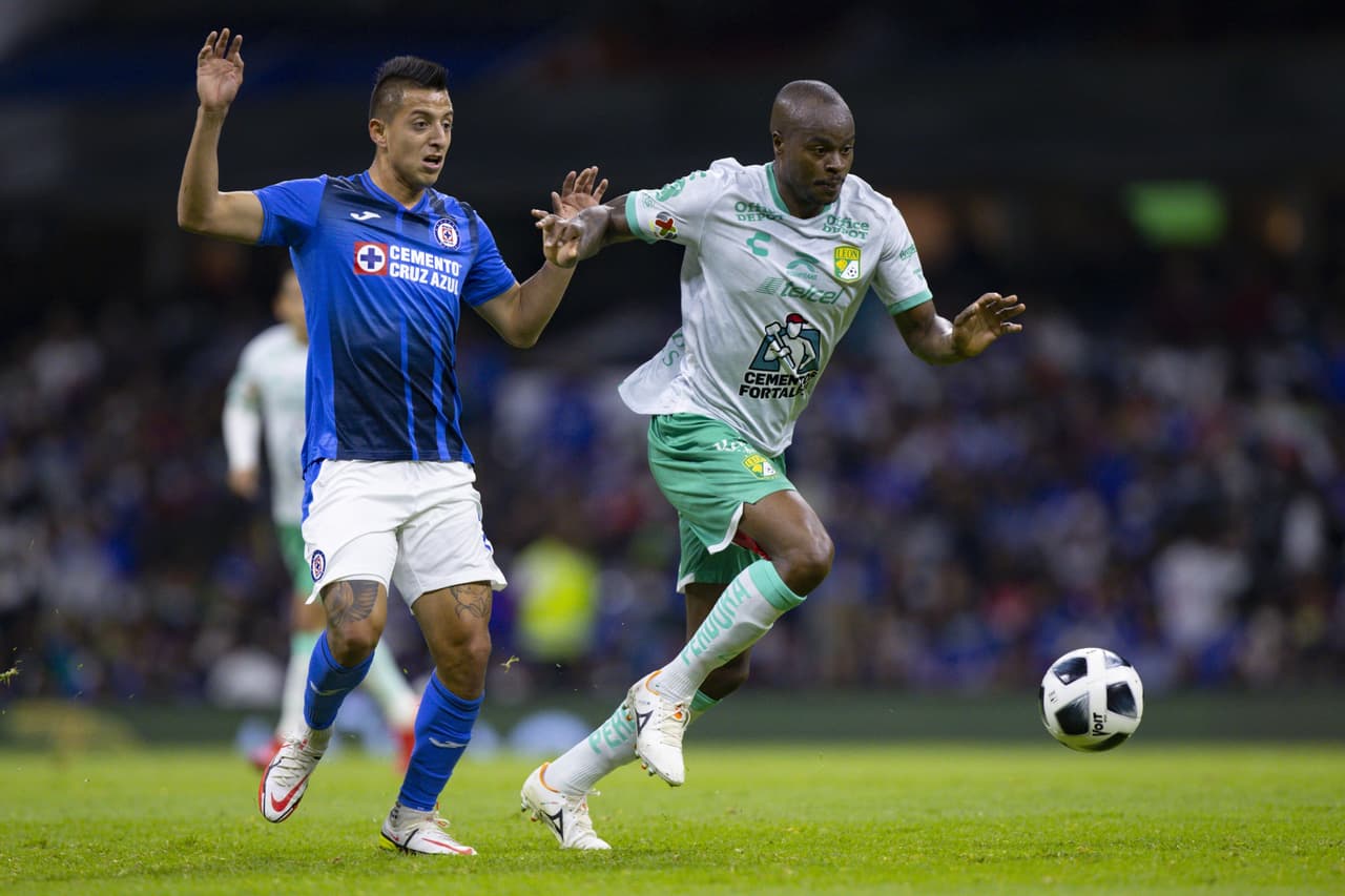 León le pega al Cruz Azul en estadio Azteca 0-1, llegan a 26 puntos y se sitúan como el tercer mejor equipo del torneo.