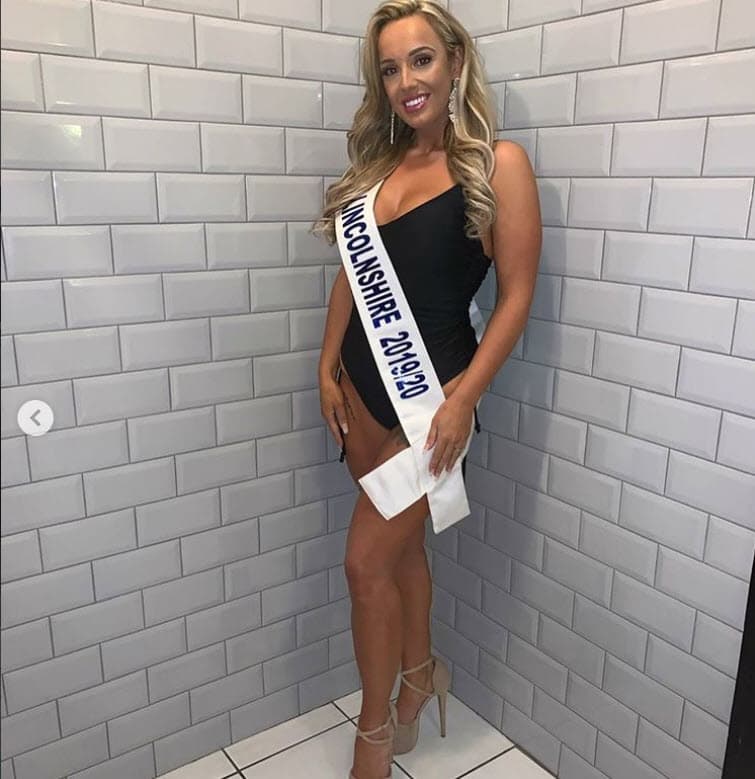 "Ganar Miss Gran Bretaña 
<b>marca el final de un largo y difícil viaje</b>, pero también sorprendente", contó, "aunque mi cuerpo ha cambiado tanto, creo que mi personalidad es la misma, y creo que eso realmente me ayudó".
<br>