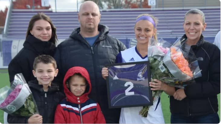 El niño de 8 años herido en el tiroteo de Highland Park despierta y pide ver a su hermano gemelo y a su perro