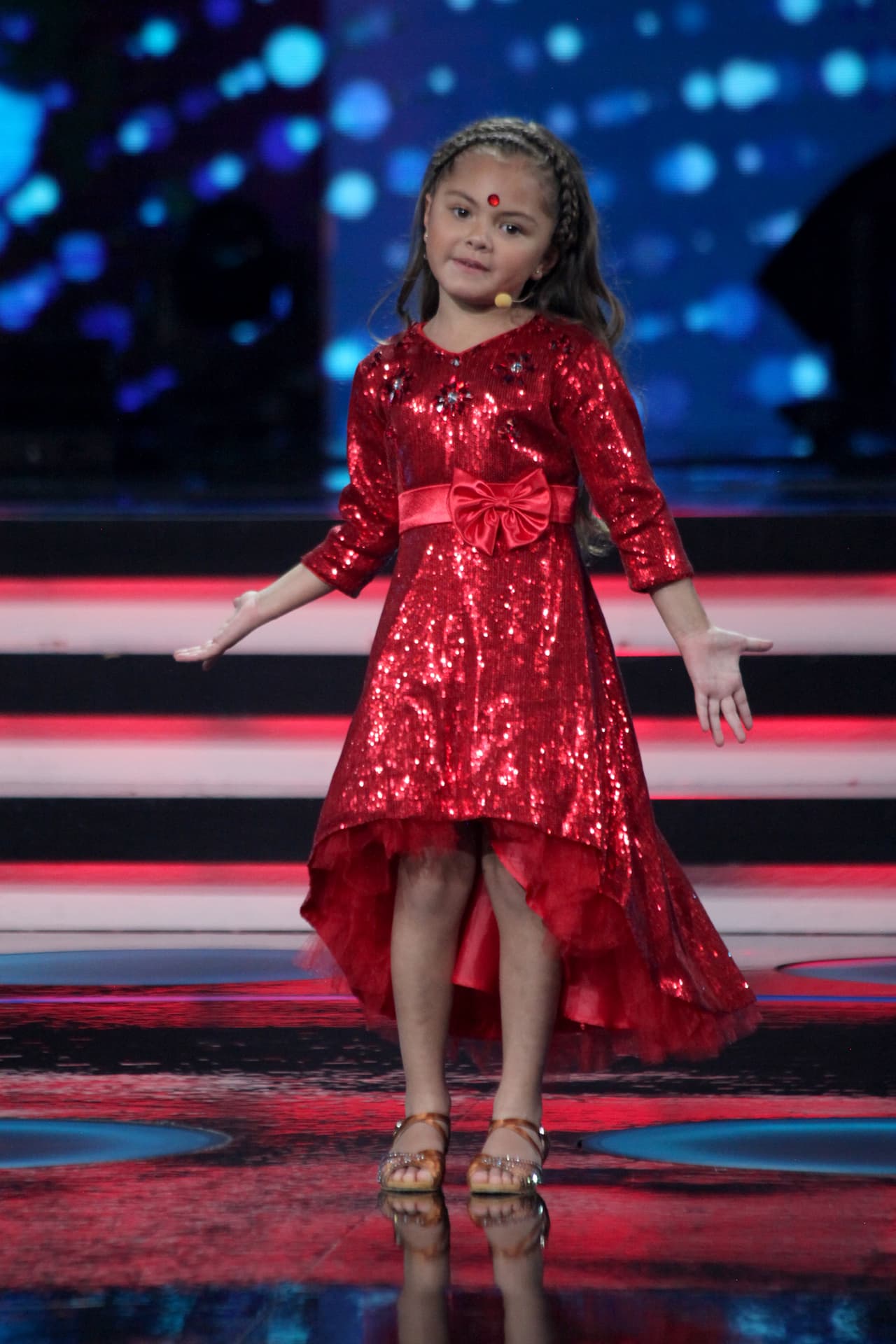 La pequeña Rafaela interpretó el tema ‘Mi bienamada y yo’, el cual fue escrito por Cristian Castro para su abuela doña Socorro.