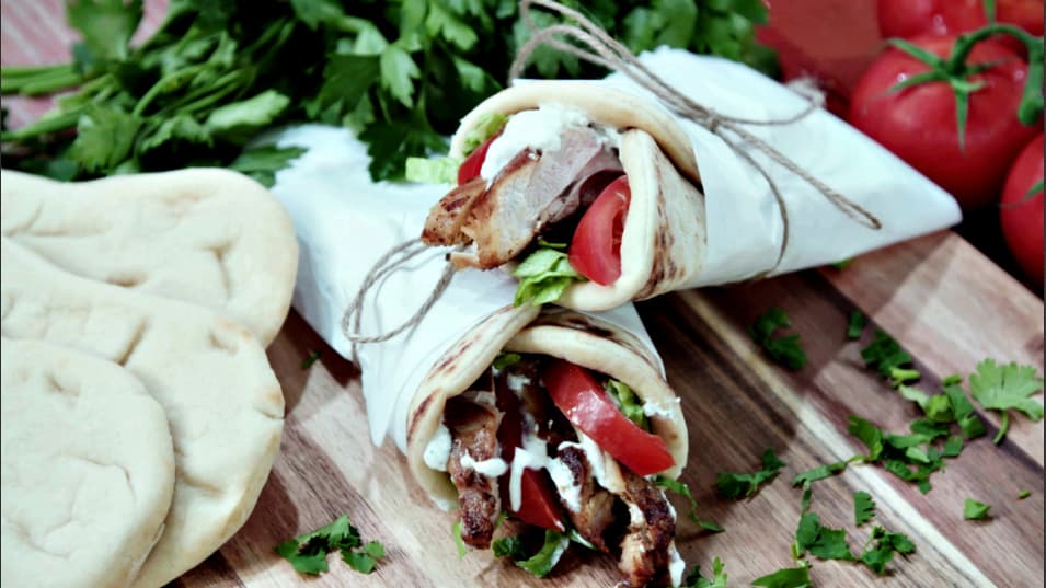 Shawarma de pollo con salsa de yogurt