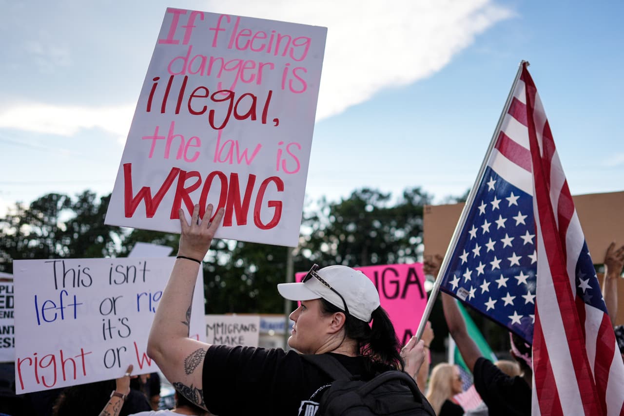 Este 
<b><a href="https://www.youtube.com/watch?v=XSSWx-3nJQk" target="_blank">es el segundo día de protestas en la zona metropolitana de Atlanta. </a></b>
<br>
<br>Un día antes, un grupo más reducido de personas se hicieron presentes afuera de las oficinas de ICE en el centro de Atlanta.