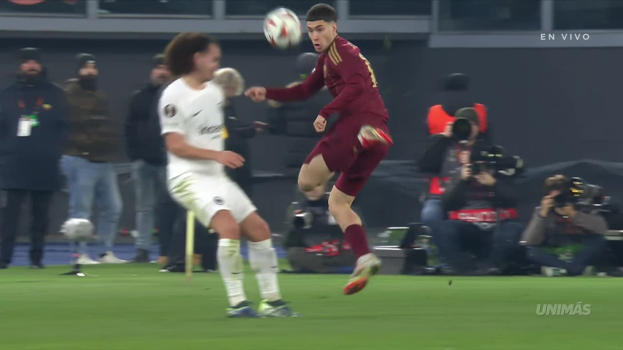 Shomurodov marca un verdadero golazo con sombrerito de Soulé