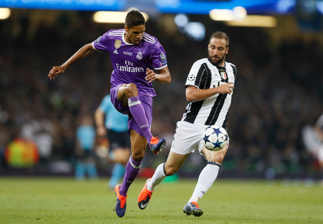 Raphael Varane cumplió un partido correcto. Fue valiente y acertado a la hora de defender.