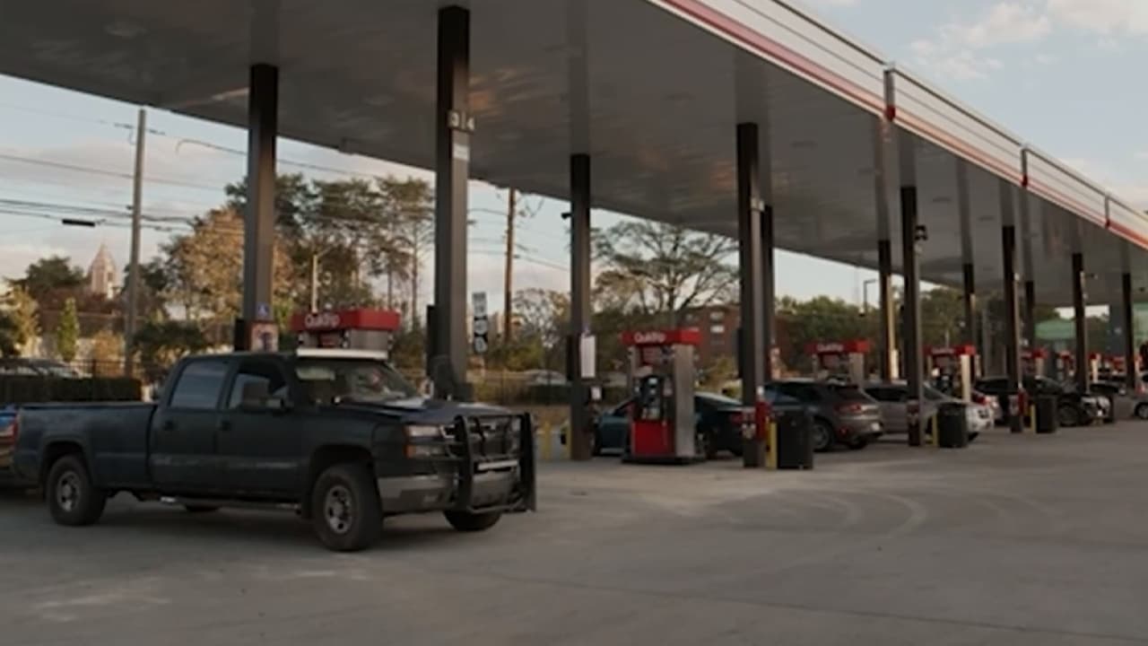 Arizonenses sienten los efectos del alza en el precio de la gasolina