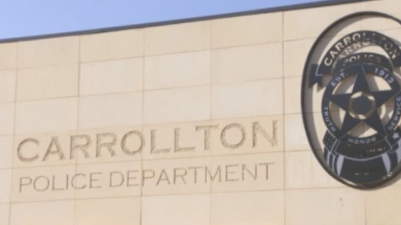 Por su parte, 
<b>la policía de Carrollton dijo que recibieron la denuncia del sujeto en la zona</b>, pero 
<b>no han detenido a nadie</b> porque no se ha cometido un delito.