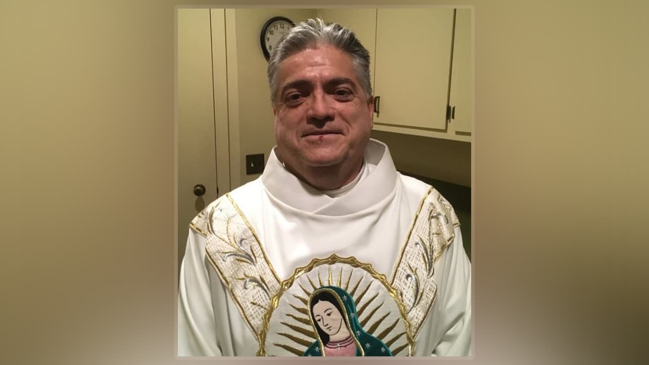 Un sacerdote ha sido suspendido por supuestamente haber robado cerca de $100,000 de iglesias en el Área de la Bahía