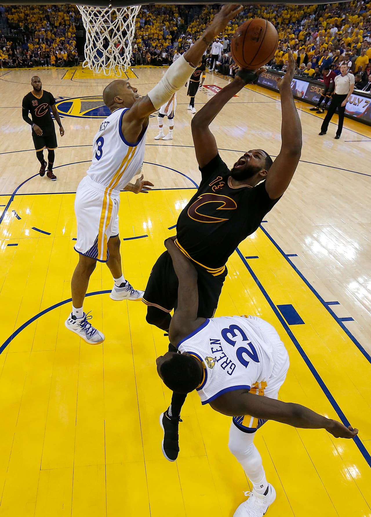 De hecho, los fanáticos de Cavaliers consideran que Kardashian es de mala suerte y preferirían que no tuviera la relación con Tristan, que creen ha bajado su rendimiento con esta relación.