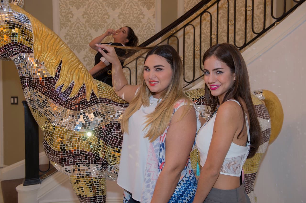 Estefanía Villarreal y Ela Velden se divierten de lo lindo juntas.