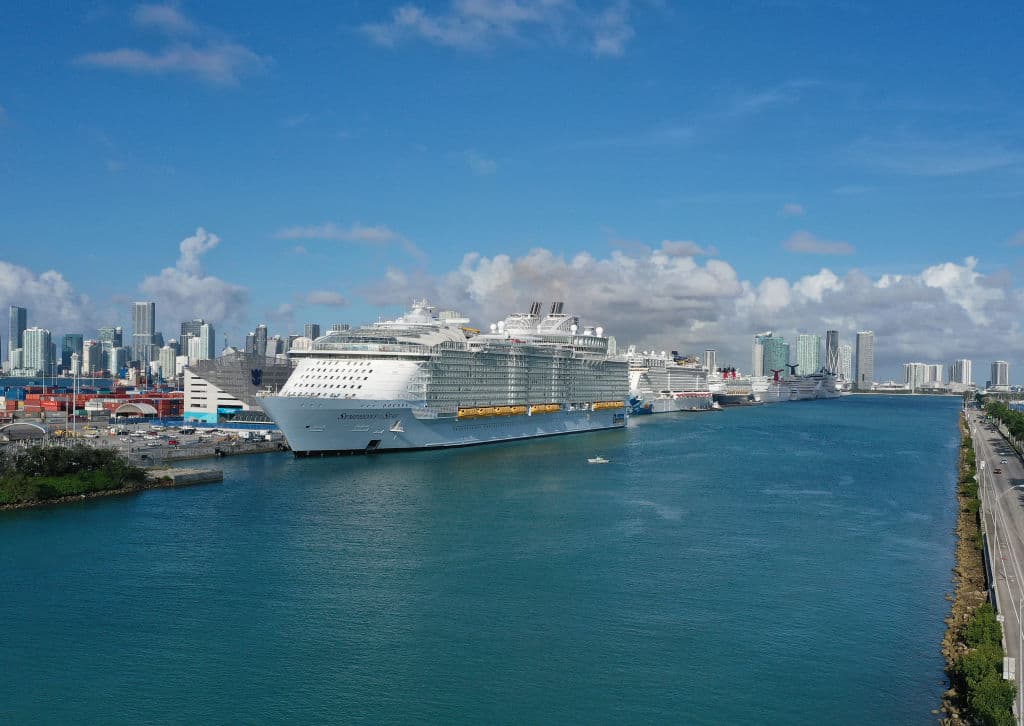 La compañía Royal Caribbean informó que los viajes del crucero Symphony of the Seas Cruise no se verán afectados por la detección de casos recientes de covid-19.