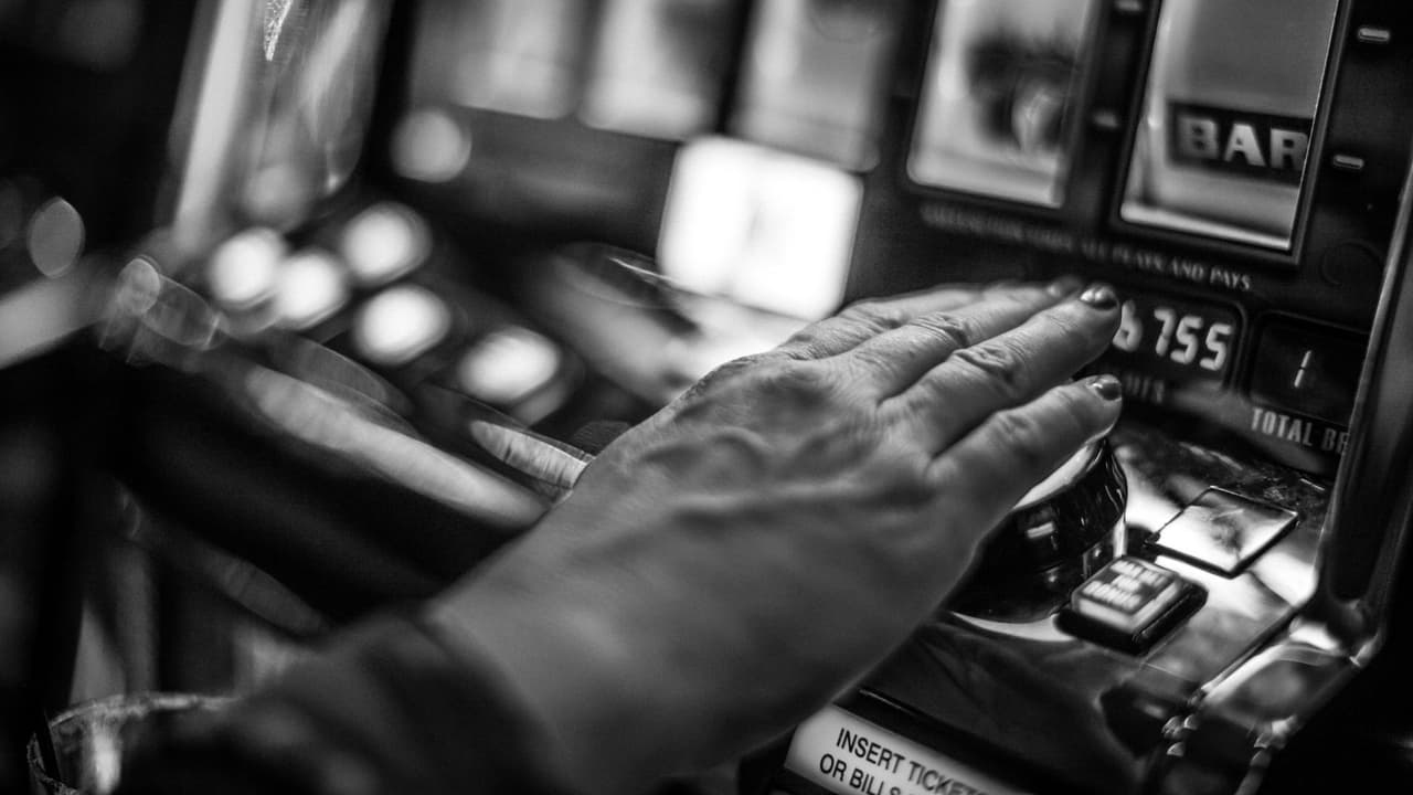 Según el Servicio de Ciudadanía e Inmigración de Estados Unidos (USCIS), participar en apuestas ilegales podría ser una causa de la pérdida del estatus migratorio.
<br>