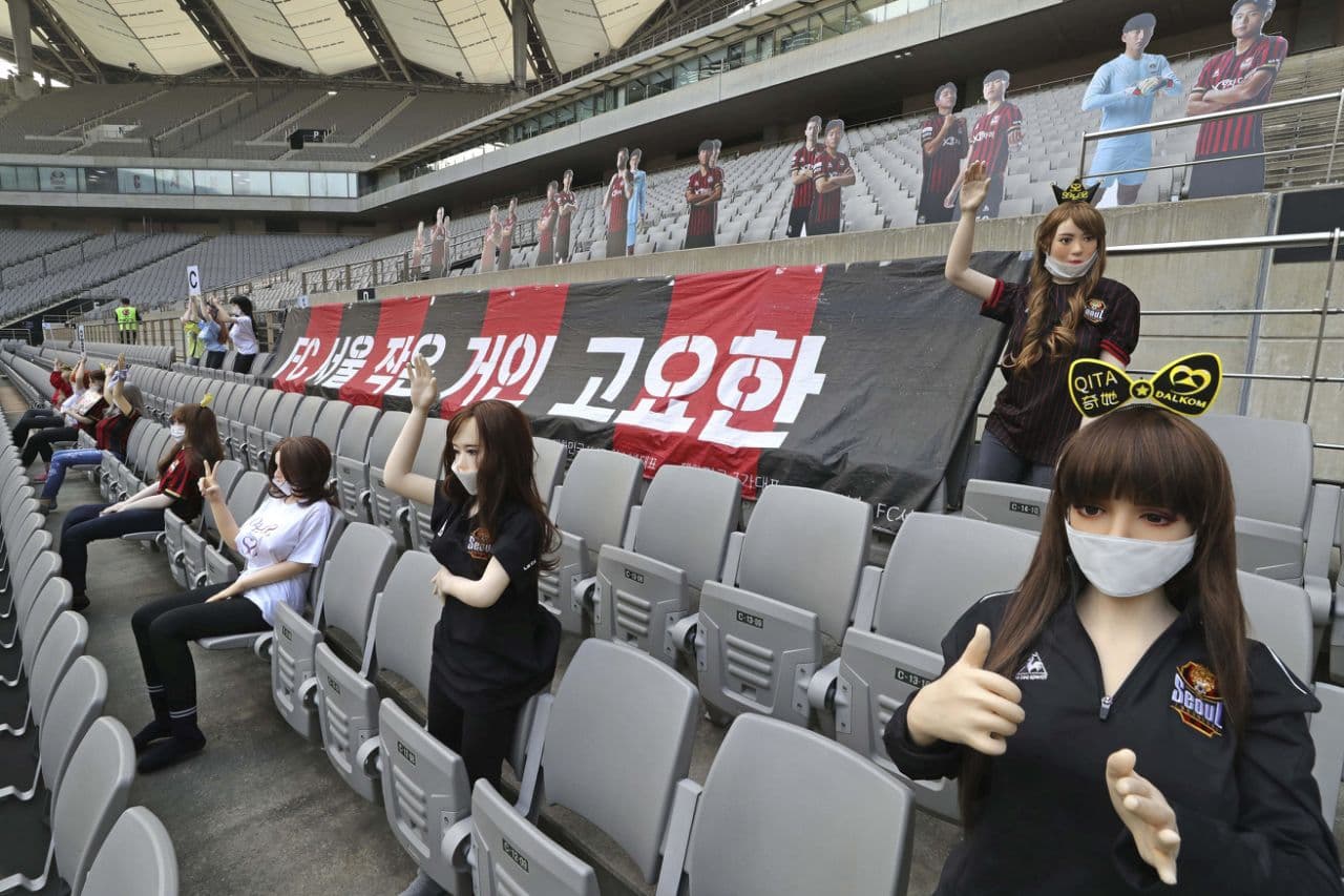 El FC Seoul pidió disculpas por poner muñecas sexuales en las gradas durante un partido del pasado domingo como si fuera la afición, imposibilitada para entrar en los estadios para evitar más propagación del coronavirus.