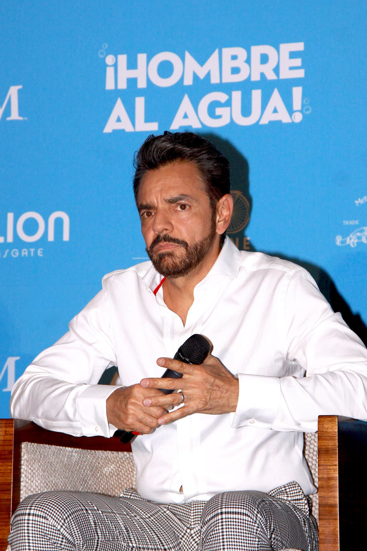 La madrugada de este 
<b>11 de abril Eugenio Derbez anunció la muerte de Gus Rodríguez</b>, uno de sus entrañables amigos y compañeros del medio artístico.
<br>