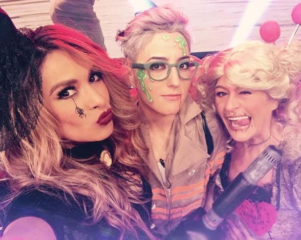 ¡Amigas incondicionales! Este trío disfrutó mucho disfrazarse para la noche de Halloween.
