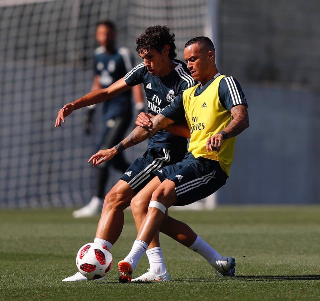 Raúl de Tomás es otro que va de salida y de hecho se dice que regresaría al Rayo Vallecano, donde fue figura –goleador– del ascenso en la pasada temporada.