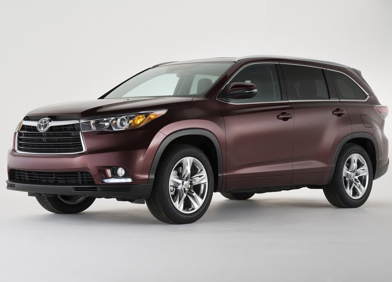 <b>Toyota Highlander – Segundo lugar en el segmento de las SUVs usadas</b>
<br>
<br>Justo detrás de la Toyota 4Runner, está otra SUV mediana del fabricante nipón, la Highlander que también goza de espacio y una tercera fila accesible de asientos y un amplio espacio de carga. Esta puede ser adquirida en 2020 con 5 años de antigüedad por $23,211.
