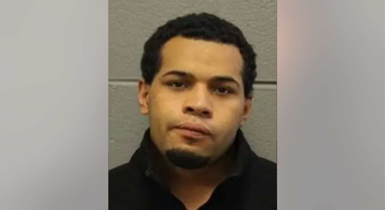 Cae Rosario Vidal, lo acusan de golpear y robar a conductor de auto en Chicago