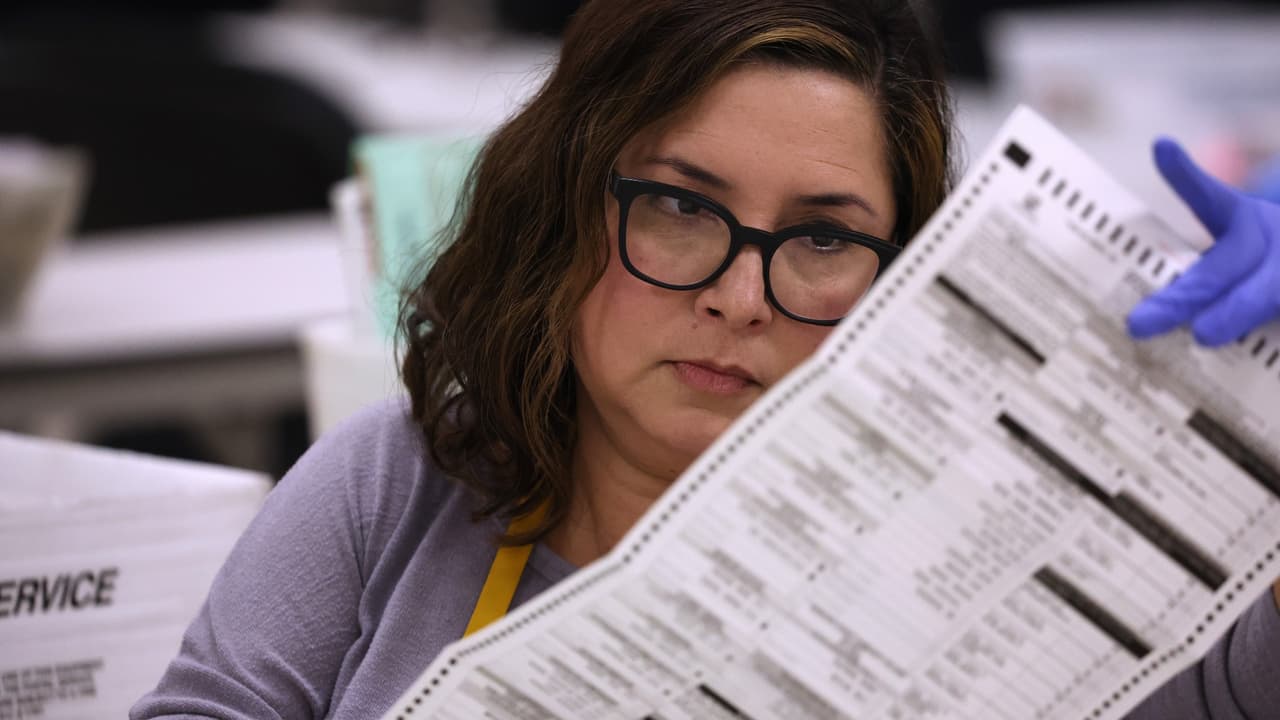 Es el día de las elecciones de medio término en Arizona : Esto es lo que está en juego