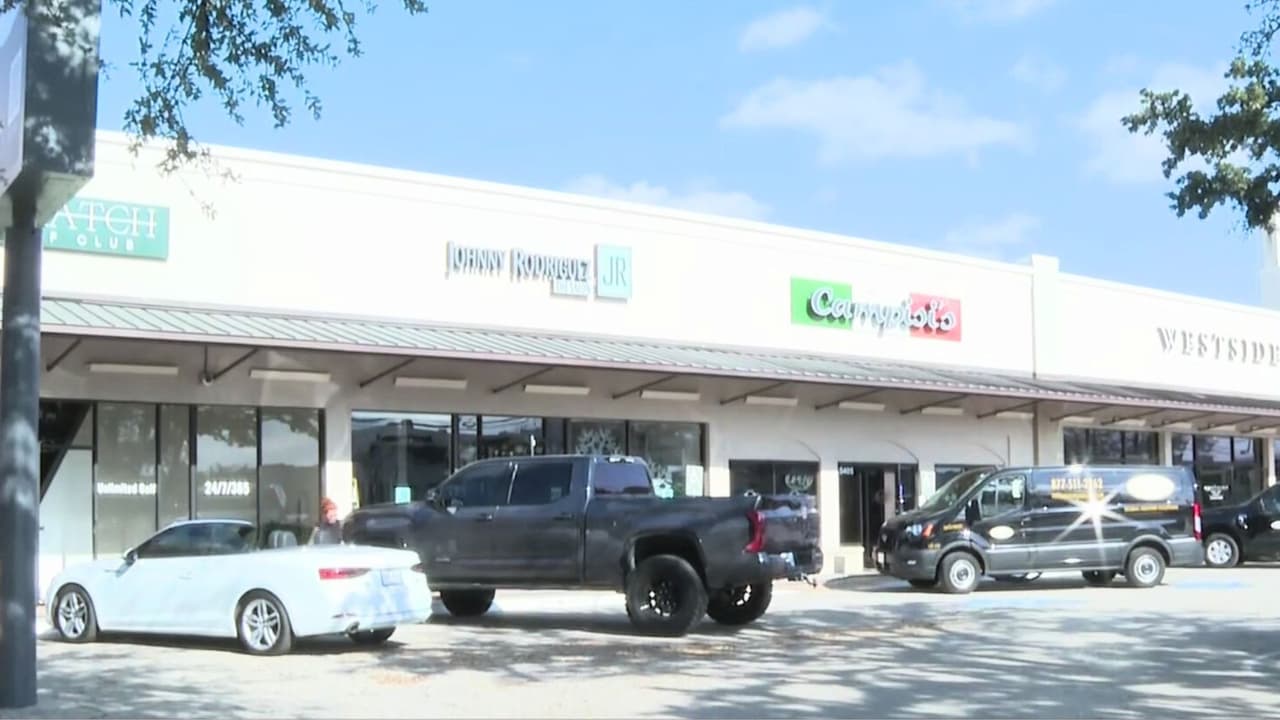 Incendio en Dallas deja cuatro negocios afectados: cerca de 50 bomberos atendieron la emergencia