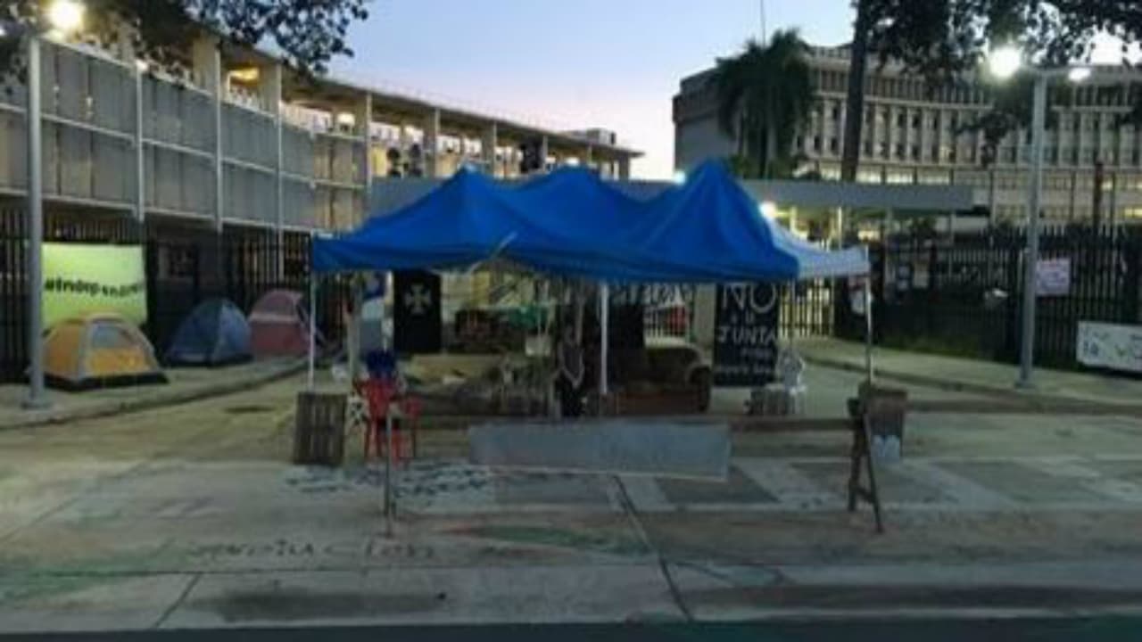 A son de piquete el campamento contra la junta de control fiscal federal se une al Día Internacional para la Erradicación de la Pobreza