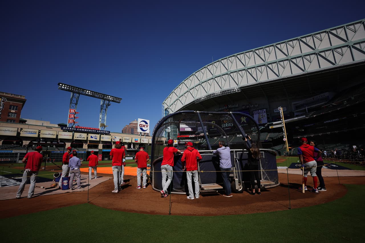 Los juegos también se transmitirán en 94.1 WIP con los locutores Scott Franzke y Larry Andersen.