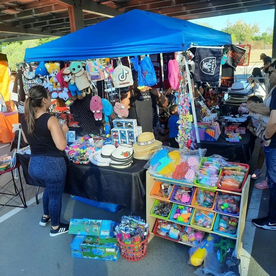 Un nuevo mercado al aire libre que opera por la tarde y la noche en San José inició sus operaciones en la calle Tully.
<br>