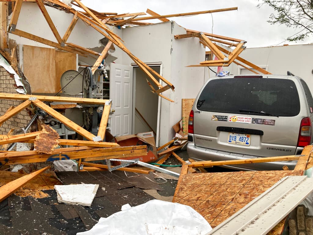 El paso de un raro tornado en Michigan deja al menos un muerto y 23 heridos