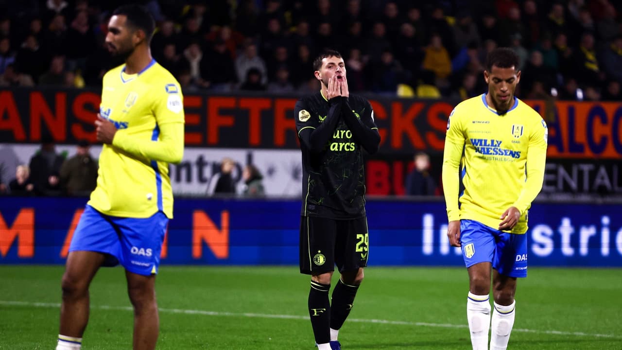 Afirman que Santi Giménez pecó de arrogancia por penal a lo Panenka