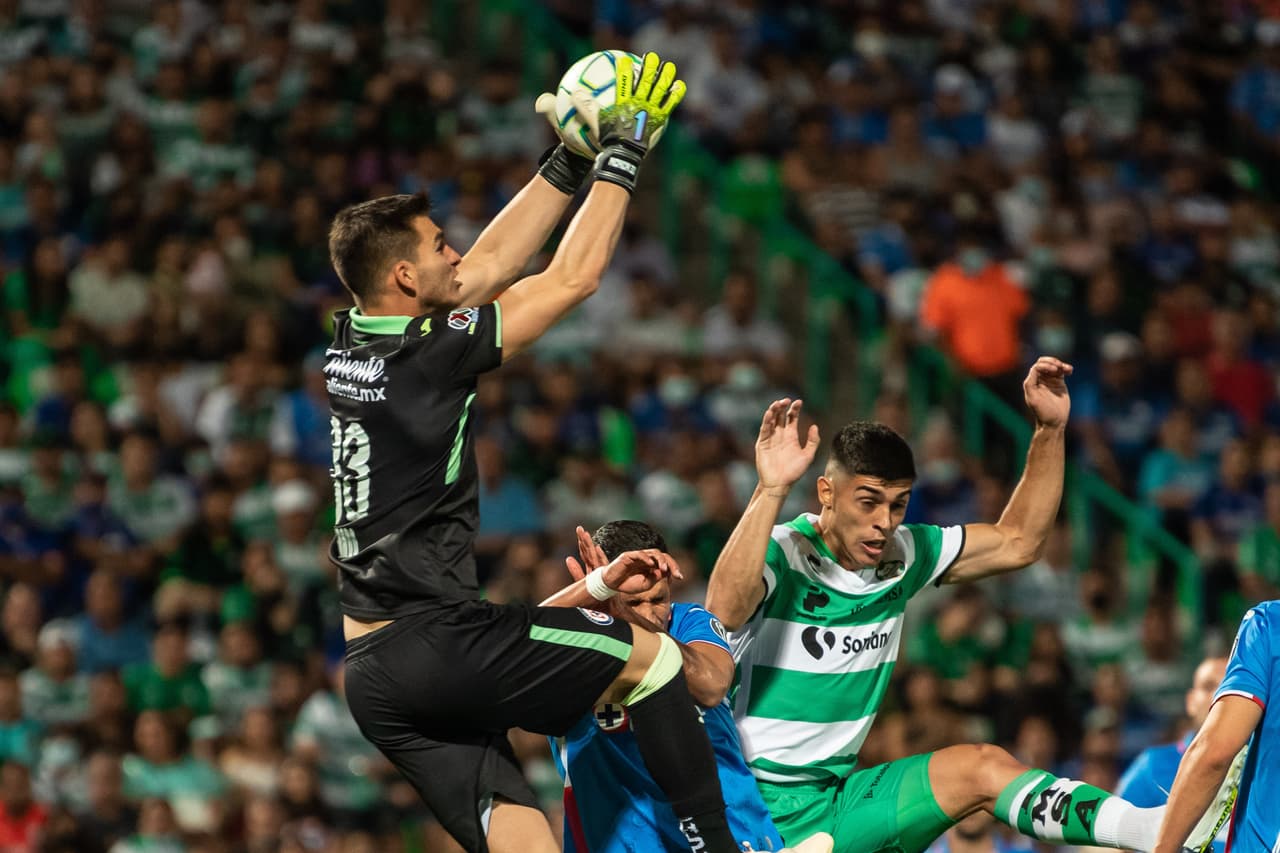 Santos fue contundente y goleó a Cruz Azul que sigue sin enocntrar la regularidad en el Apertura 2022.