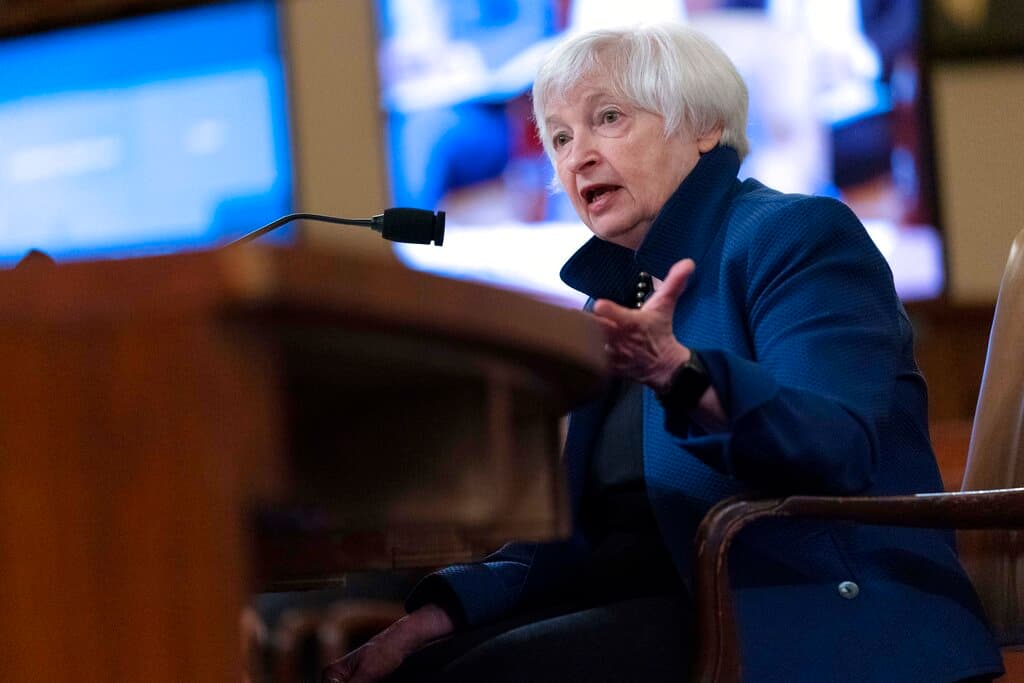 Janet Yellen asegura que la economía de EEUU está desacelerándose, pero "una recesión no es inevitable"