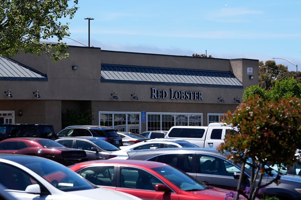 <h3 class="cms-H3-H3">CALIFORNIA:</h3> 
<br>Los ocho restaurantes fuera de servicio en este estado son los de 
<b>Sacramento</b>, Montclair, 
<b>Redding</b>, Freemont, 
<b>Torrance</b>, Chico, Rohnert Park y en 
<b>San Diego</b>, el de Mira Mesa Boulevard.