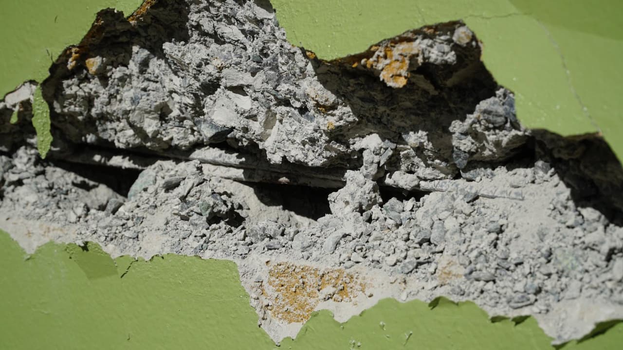 Tras los sismos, que en su mayoría han impactado los municipios de Guánica, Yauco, Guayanilla, Peñuelas y Ponce, 
<a href="https://www.univision.com/noticias/edicion-digital/decenas-de-familias-duermen-en-las-calles-de-puerto-rico-por-temor-a-nuevos-temblores-video">muchas personas han optado por dormir en espacios abiertos. </a>