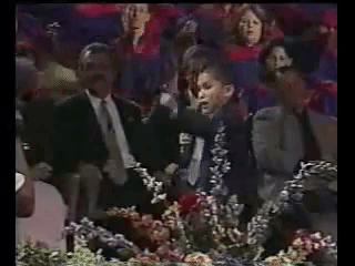 Después de esa primera vez fue invitado a otra iglesia y los pastores que lo vieron quisieron tenerlo en sus propias iglesias. Un niño predicador genera, por lo menos, curiosidad. Más aún si dicen que es el enviado de Dios. Así es como poco a poco se hizo de su fama.