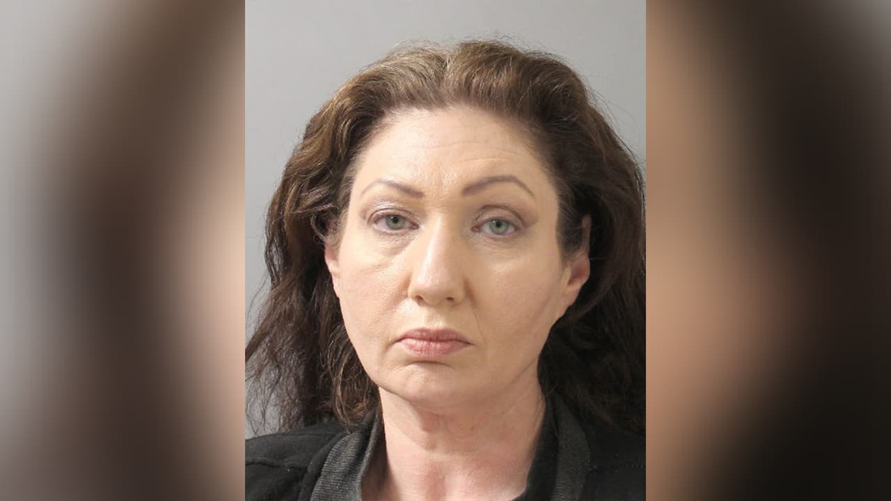 Jeri Lynn Lauder, es sospechosa de robo en un edificio.