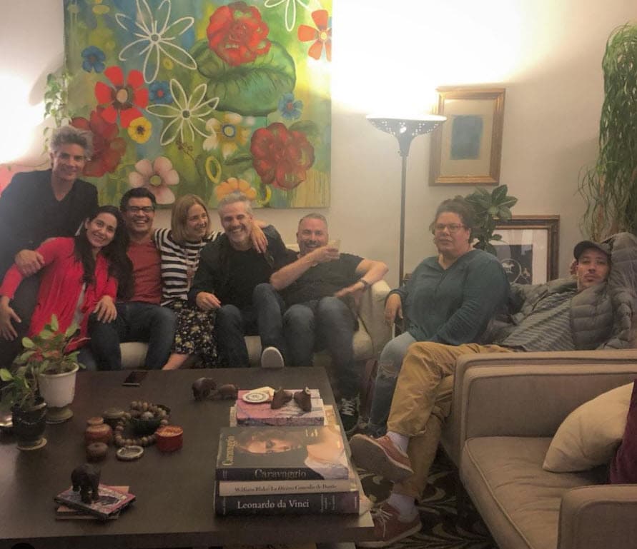 De acuerdo con el show, el actor perdió la pierna derecha y está internado "desde hace más de dos semanas" en el Hospital Ángeles del Pedregal, al sur de la Ciudad de México. 
<br>