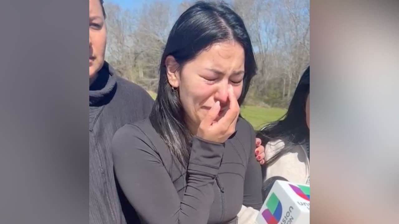 La mamá hispana pide ayuda para que el distrito escolar Klein ISD le dé una explicación sobre qué pasó exactamente con su hijo Eren. Ella asegura que no le han dicho lo que sucedió, además de aquella primera llamada que recibió cuando le informaron que él estaba inconsciente.
<br>
<br>
<b>Esto fue en la hora del lonche, cuando el niño estaba comiendo, dijo Juliana.</b>