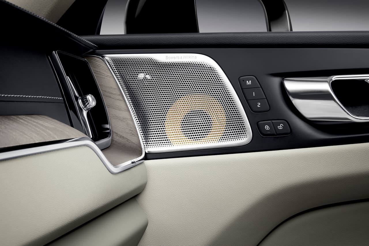 Como opciones adicionales, los clientes pueden añadirle un sistema de audio premium de Harman Kardon con 14 bocinas, llave inteligente y navegación, entre otros.