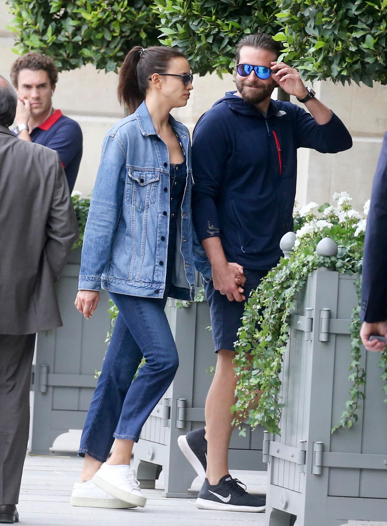 Bradley le sonreía, pero no sabemos si ella se quedó de mal humor.