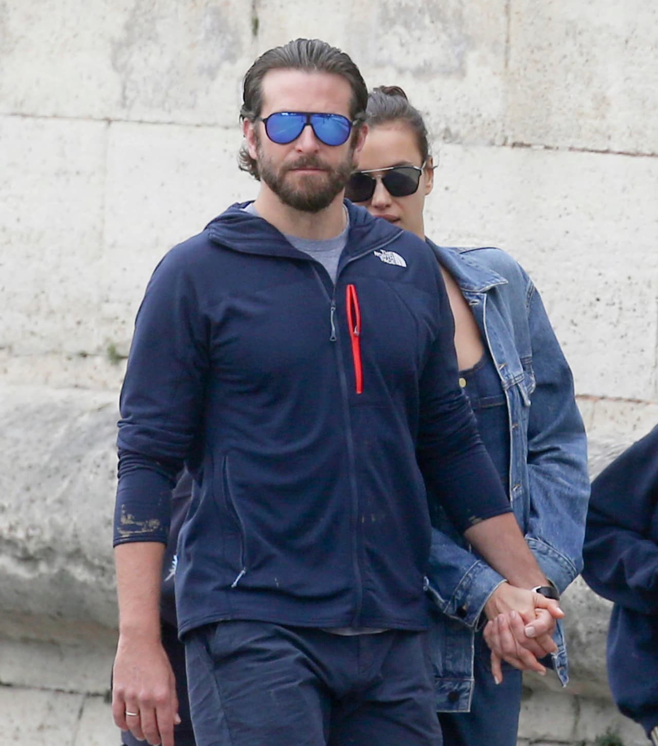 Pasearon de manita sudada por París.