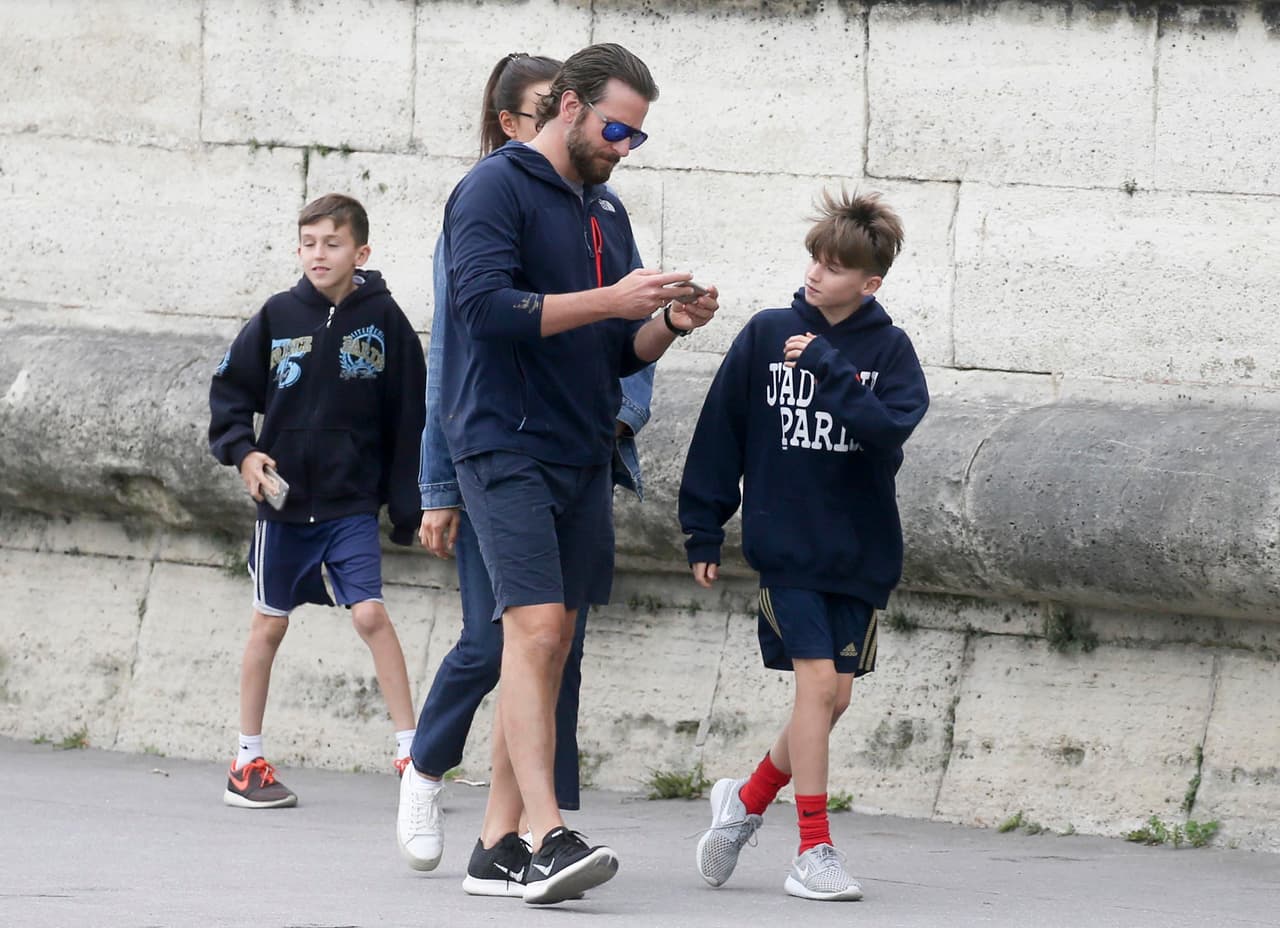 Dos chiquitos le pidieron sacarse una 'selfie' al actor.